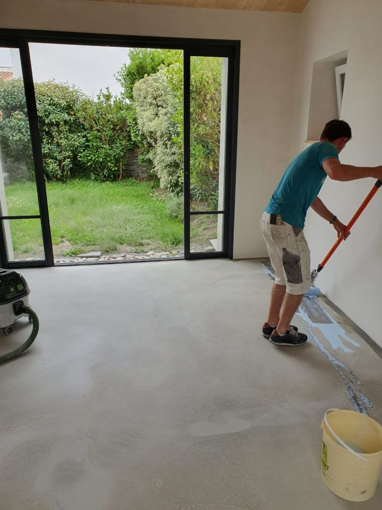 Fixateur pour recevoir la peinture époxy