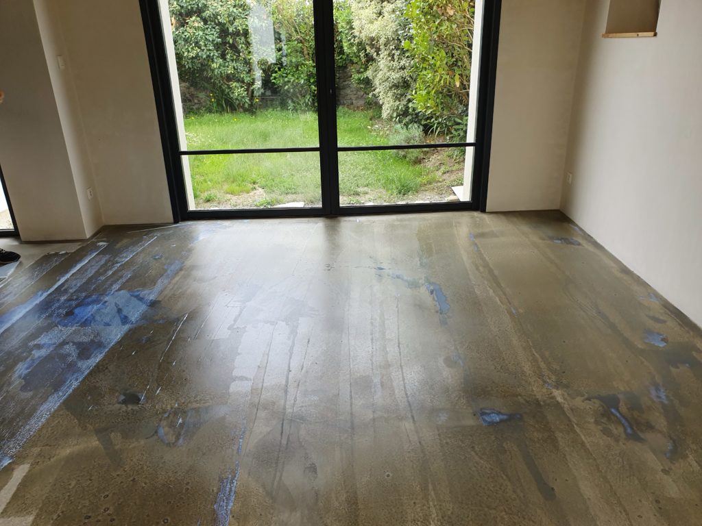 Fixateur pour recevoir la peinture époxy